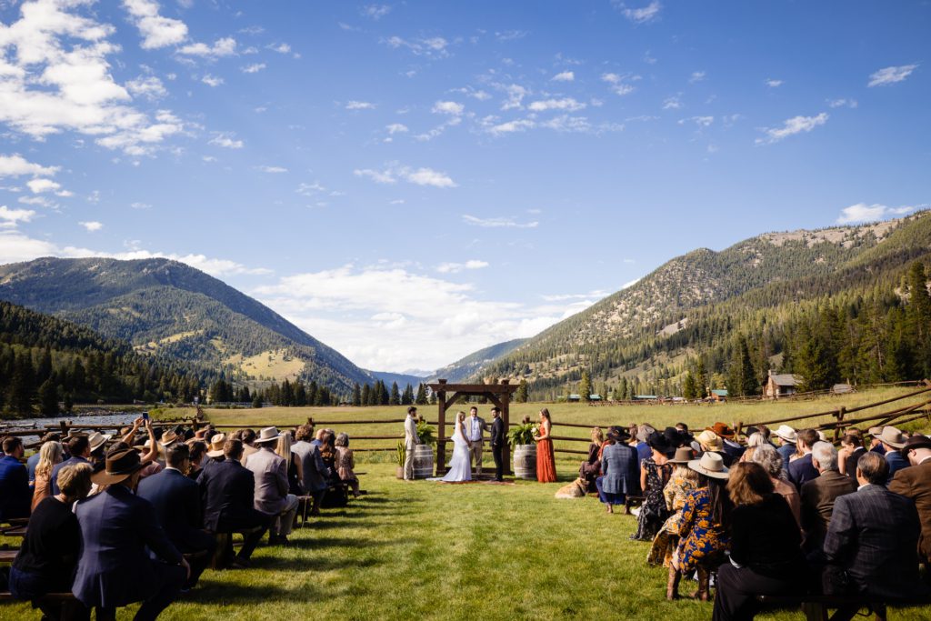 @davidclumpner captures a newly wed couple on the ranch with views of the Gallatin Canyon.